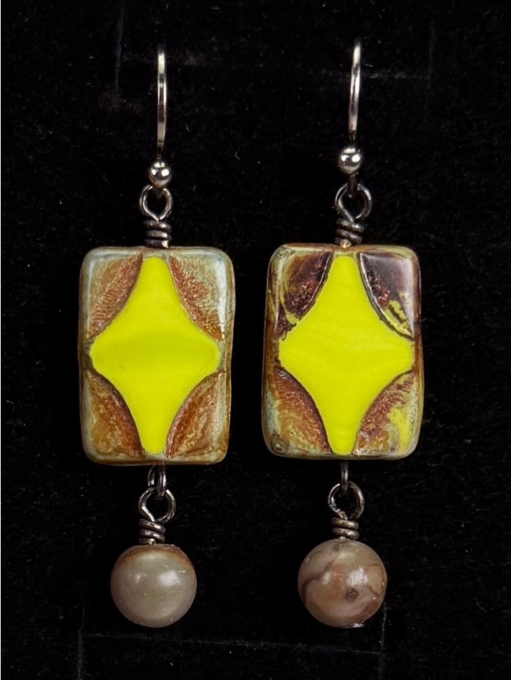 Pretty bohemian chic green accent costume pierced earrings